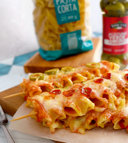 Brochetas de mini pizzas con pasta